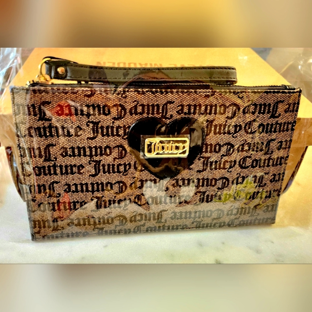 NWT Juicy Couture Coated canvas large logo wristlet/clutch - Picture 2 of 10